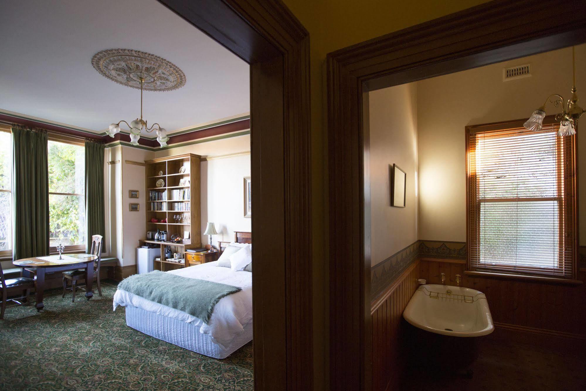 Turret House Bed & Breakfast Лонсестън Екстериор снимка